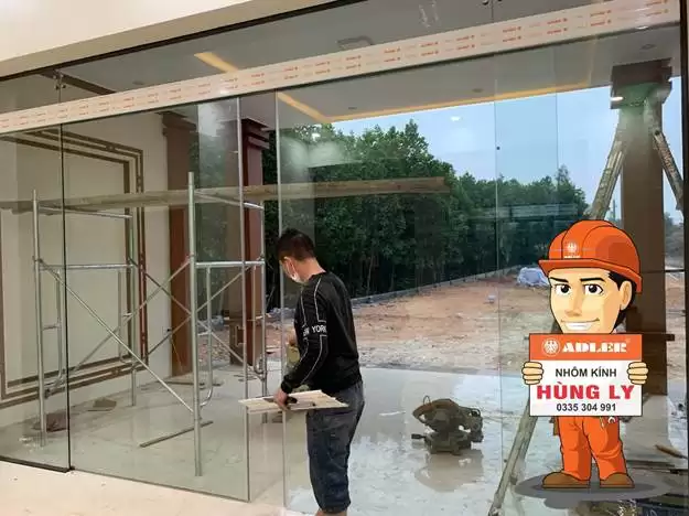 5 LÝ DO NÊN CHỌN CỬA KÍNH LÙA TREO