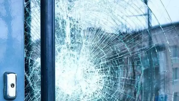 5 CÁCH BẢO VỆ CỬA KÍNH KHI CÓ BÃO HIỆU QUẢ NHẤT