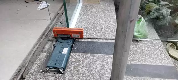 BẢN LỀ SÀN ADLER – MỞ CÁNH CỬA, MỞ TƯƠNG LAI