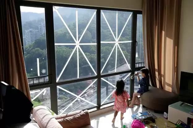 5 CÁCH BẢO VỆ CỬA KÍNH KHI CÓ BÃO HIỆU QUẢ NHẤT