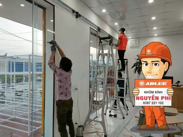 5 LÝ DO NÊN CHỌN CỬA KÍNH LÙA TREO