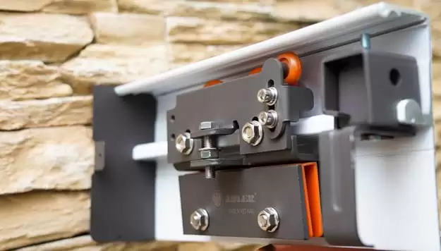 BÓC TÁCH CẤU TẠO CỦA CỤM KẸP BÁNH XE TRONG SẢN PHẨM RAY TREO CỬA LÙA SERI D02