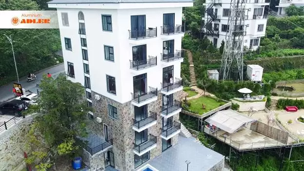 5 CÁCH BẢO VỆ CỬA KÍNH KHI CÓ BÃO HIỆU QUẢ NHẤT