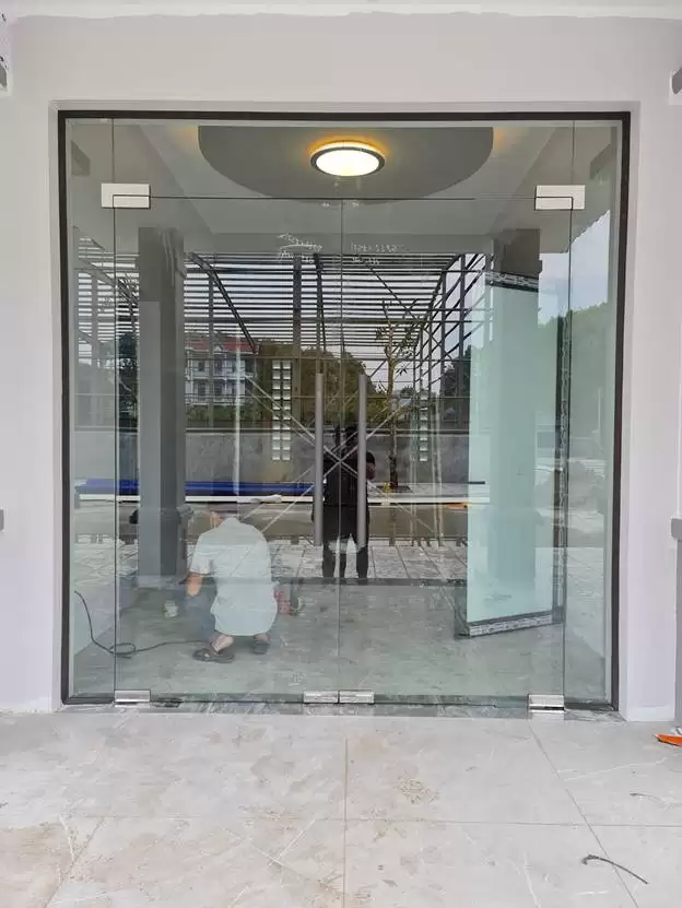 CỬA KÍNH CƯỜNG LỰC – XU HƯỚNG MỚI TRONG CÁC CÔNG TRÌNH HIỆN ĐẠI