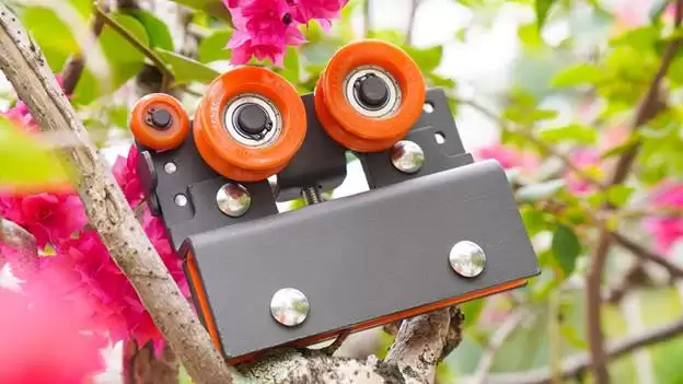 CẤU TẠO CHI TIẾT CỤM KẸP BÁNH XE TRONG RAY TREO CỬA LÙA SERI D02