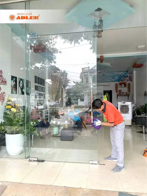 CỬA KÍNH CƯỜNG LỰC KHI NÀO CẦN THAY MỚI?