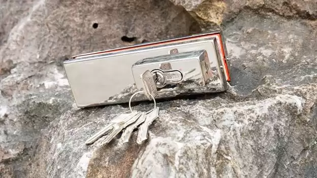 ĐÔI NÉT VỀ KẸP KHÓA ADLER D322 VÀ D322 PVD