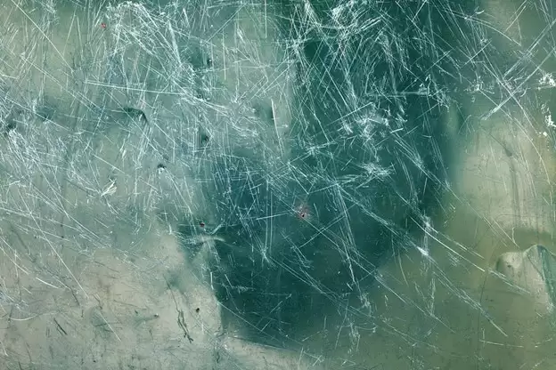 CÁCH XỬ LÝ KÍNH CƯỜNG LỰC BỊ XƯỚC ĐƠN GIẢN NHẤT TẠI NHÀ