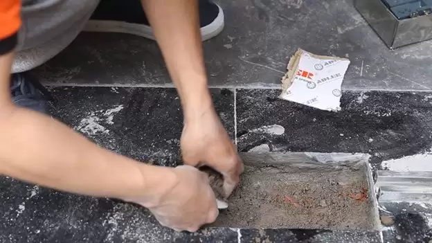 KHOÉT HỐ CHÍNH XÁC – BẢN LỀ VỮNG CHẮC