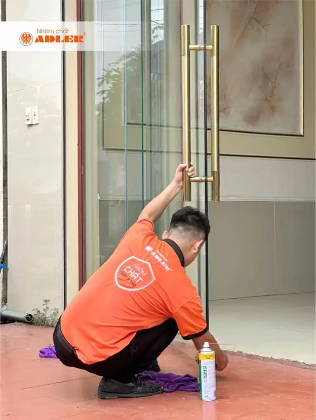 CÁCH XỬ LÝ KHI CỬA KÍNH BỊ XỆ CÁNH