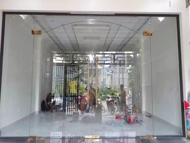 CỬA GỖ VÀ CỬA KÍNH CƯỜNG LỰC – CHỌN SAO CHO ĐÚNG