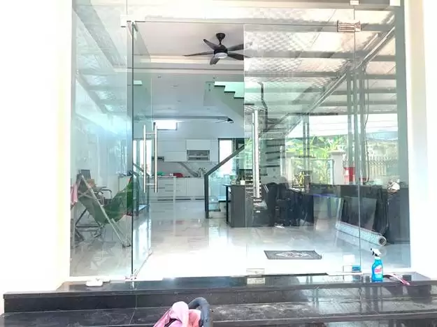 CỬA KÍNH CƯỜNG LỰC – XU HƯỚNG MỚI TRONG CÁC CÔNG TRÌNH HIỆN ĐẠI