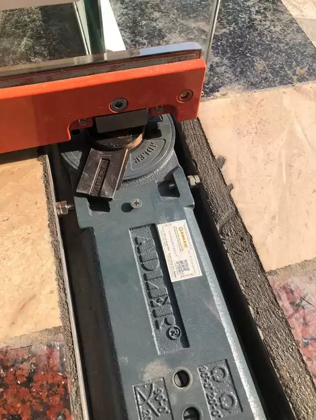 CÁCH THỨC HOẠT ĐỘNG CỦA BẢN LỀ SÀN THỦY LỰC