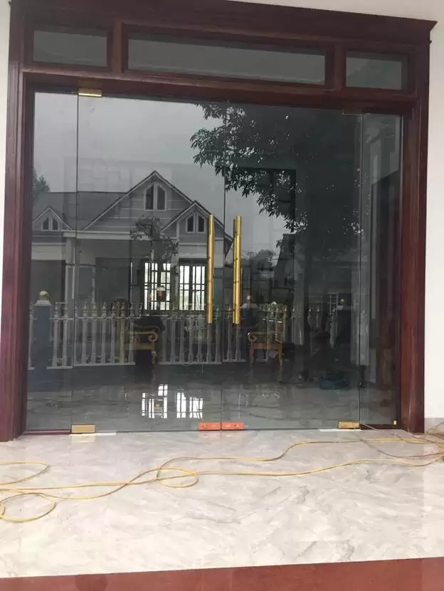 KHI NÀO NÊN CHỌN MẪU CỬA THỦY LỰC 4 TẤM 2 CÁNH?