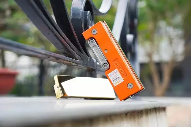 KẸP KÍNH ADLER – TINH HOA QUA TỪNG CHI TIẾT NHỎ